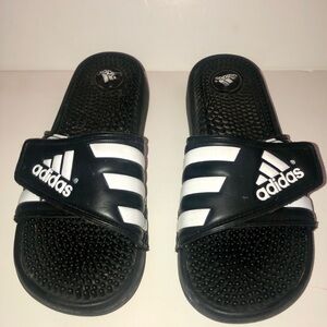 Adidas Womens Black and White Adjustable Slide Sandals Size 7W Pre-Owned